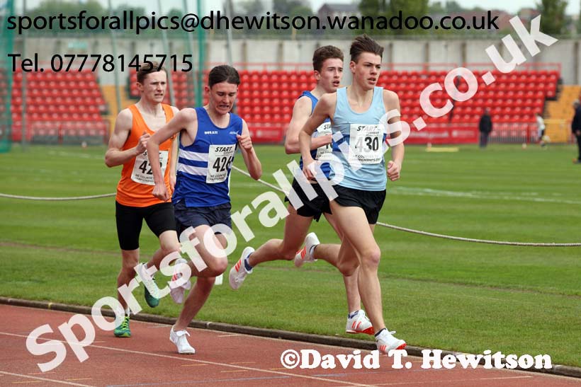 Mens under-17s 1500 metres, North Eastern Champs, Gateshead Stadium. Photo: David T. Hewitson/Sports for All Pics